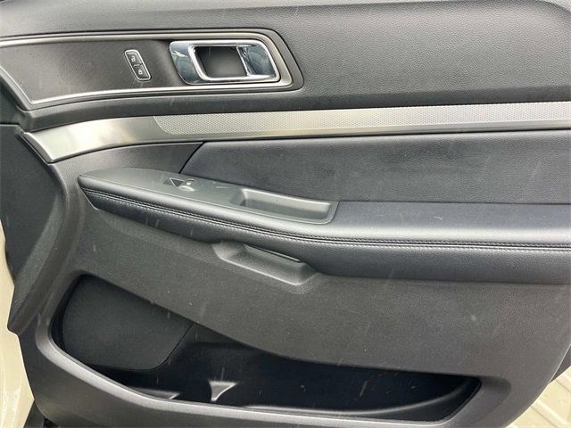 Certified 2018 Ford Explorer XLT w/ Equipment Group 202A image 24