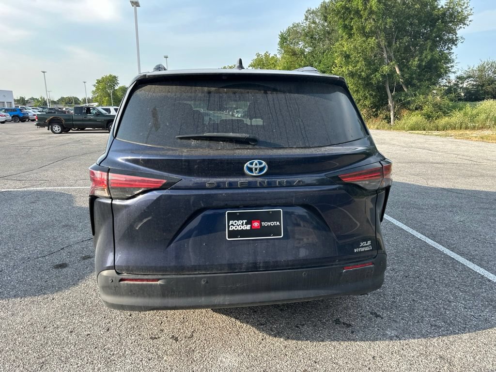 Used 2021 Toyota Sienna XLE w/ XLE Plus Package FWD image 5
