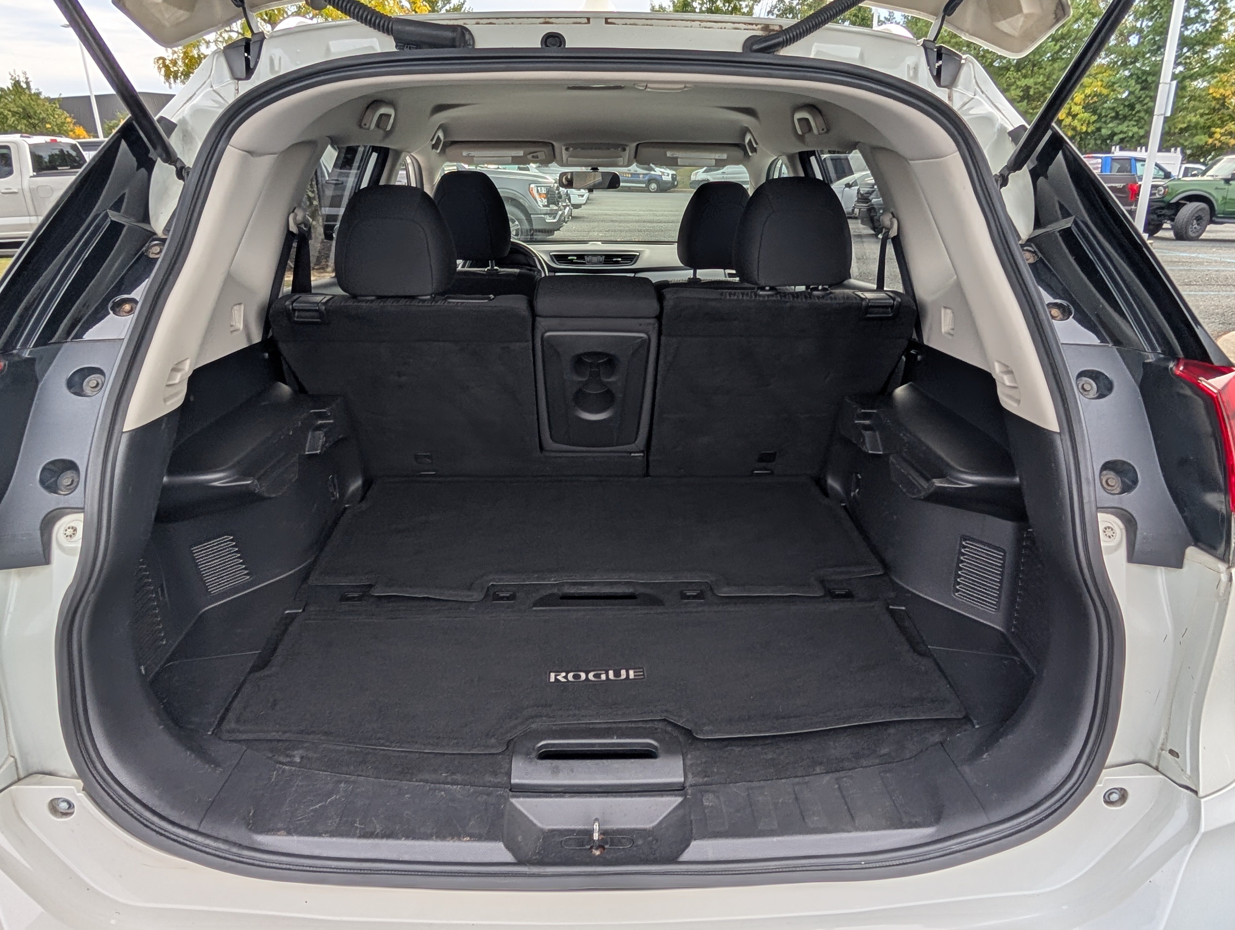 Used 2017 Nissan Rogue SV AWD/4WD image 14