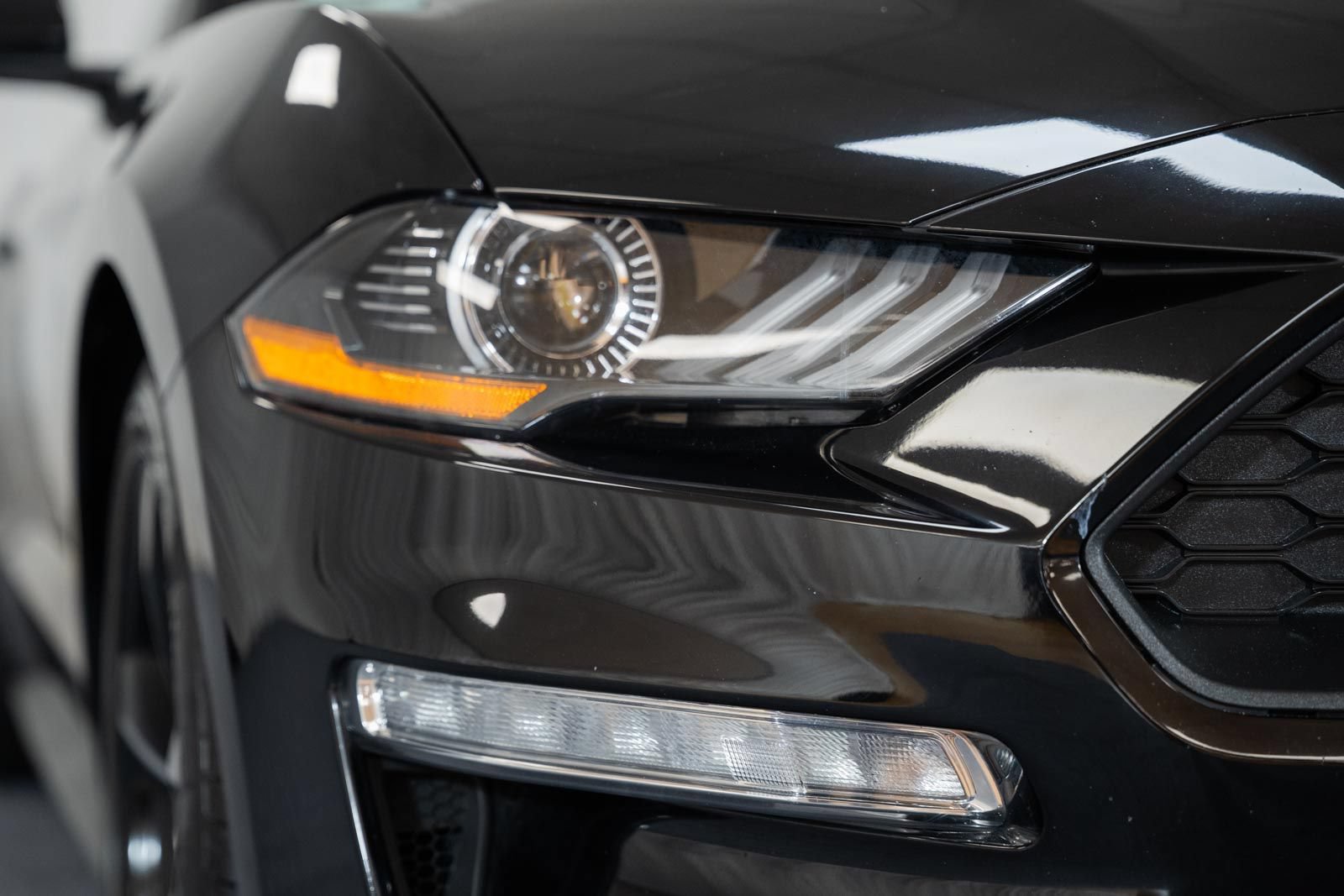 Certified 2018 Ford Mustang Coupe RWD image 10