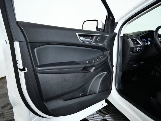 Certified 2024 Ford Edge SEL w/ Convenience Package AWD/4WD image 16