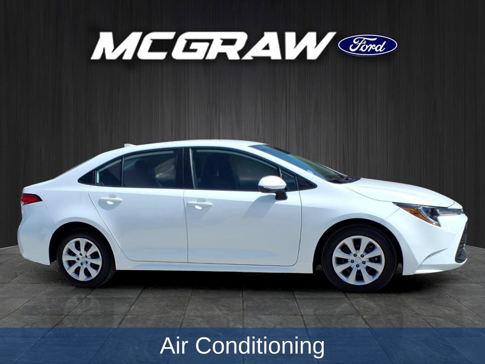 Used 2025 Toyota Corolla LE FWD image 7