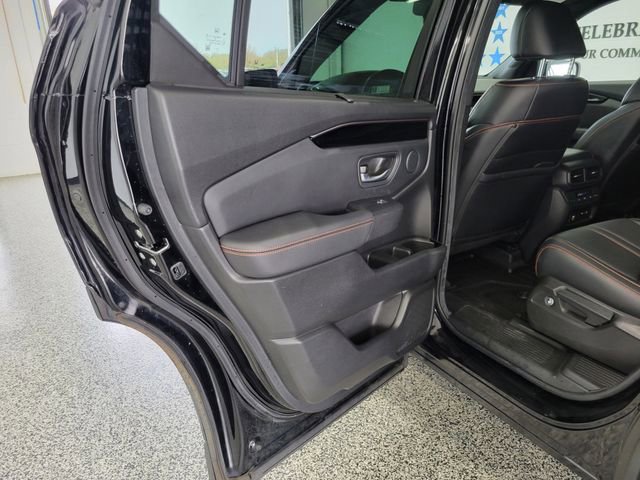 Used 2025 Honda Pilot TrailSport image 21