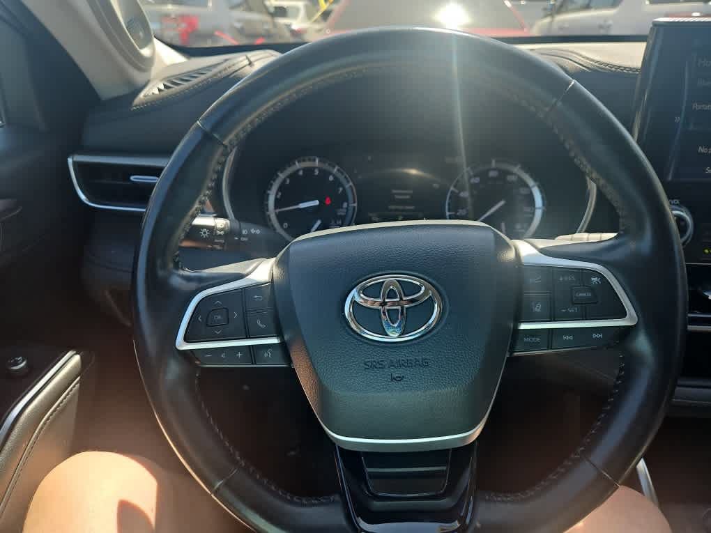 Used 2022 Toyota Highlander Platinum AWD/4WD image 16