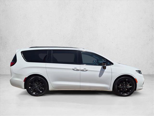Used 2026 Chrysler Pacifica Limited w/ S Appearance Package FWD image 4