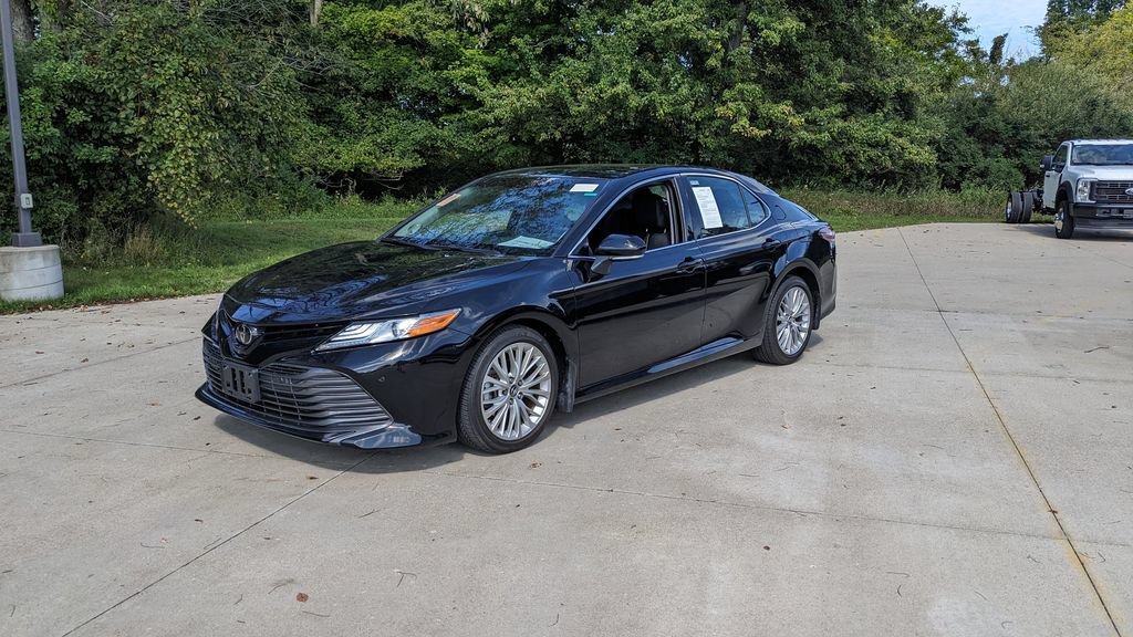 Used 2018 Toyota Camry XLE FWD image 7
