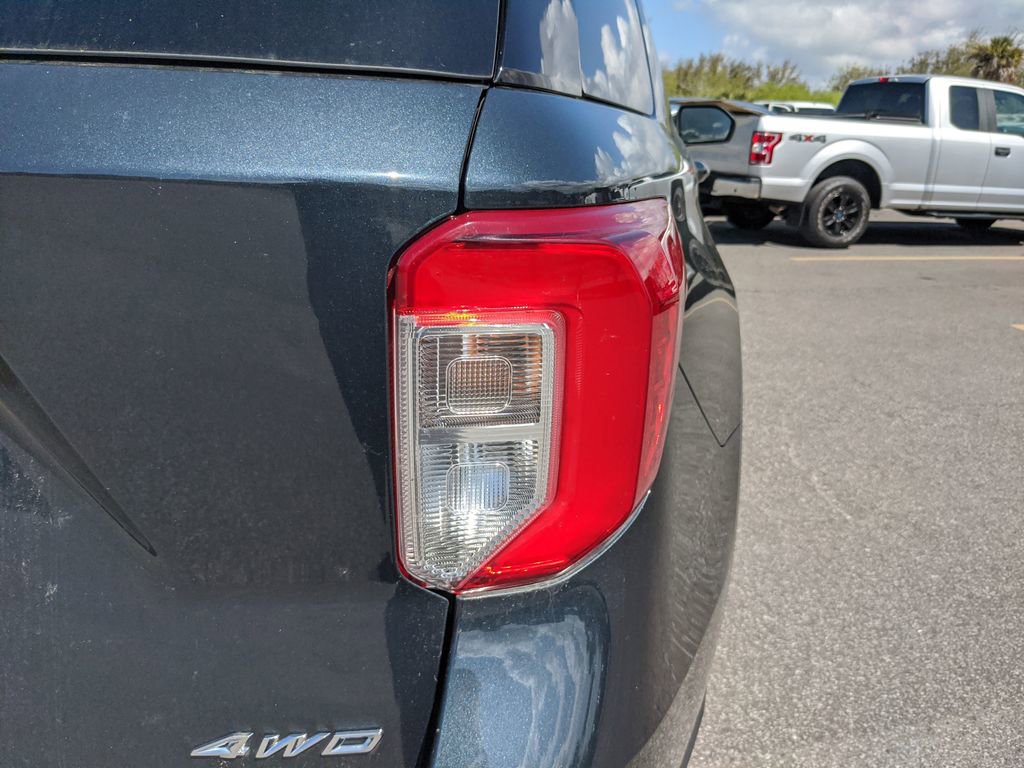 Certified 2022 Ford Explorer XLT w/ Equipment Group 202A image 9