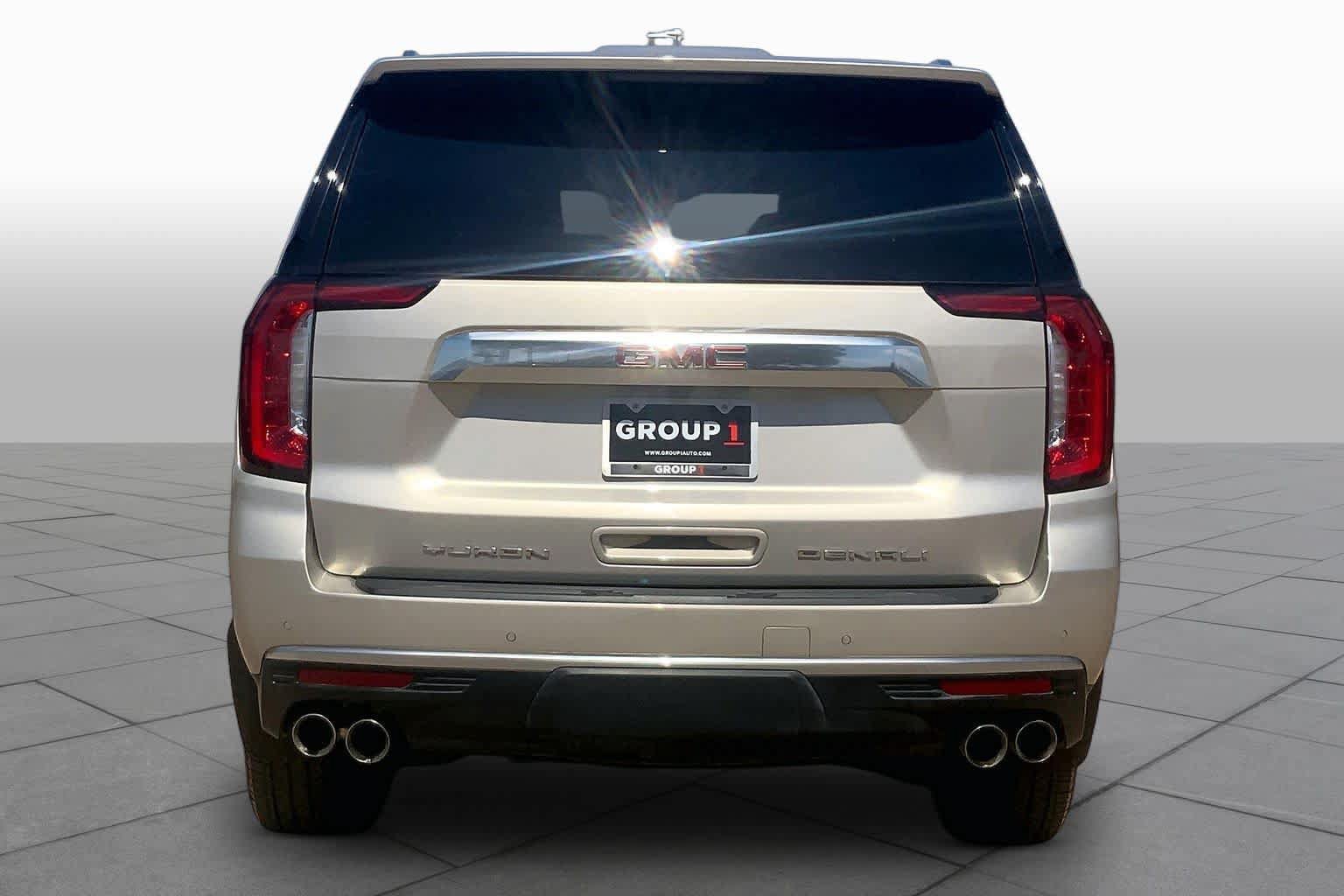 Used 2023 GMC Yukon XL Denali AWD/4WD image 5