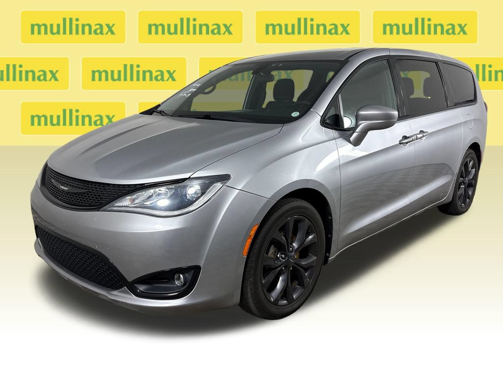 Used 2018 Chrysler Pacifica Touring Plus w/ S Appearance Package FWD image 14