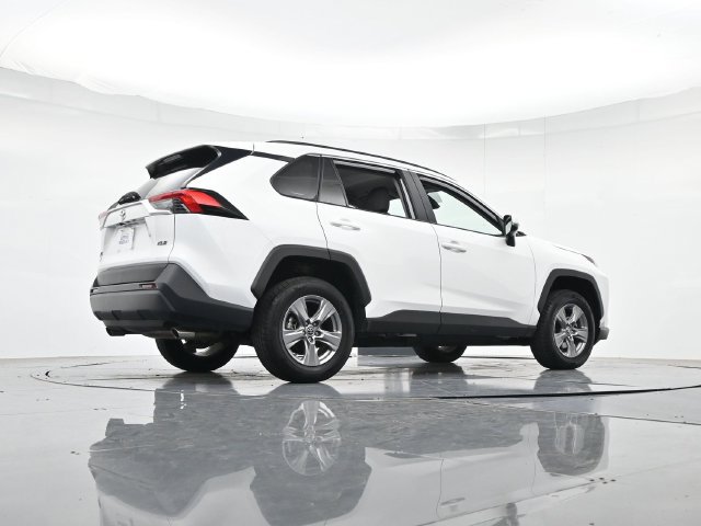 Used 2024 Toyota RAV4 XLE FWD image 32