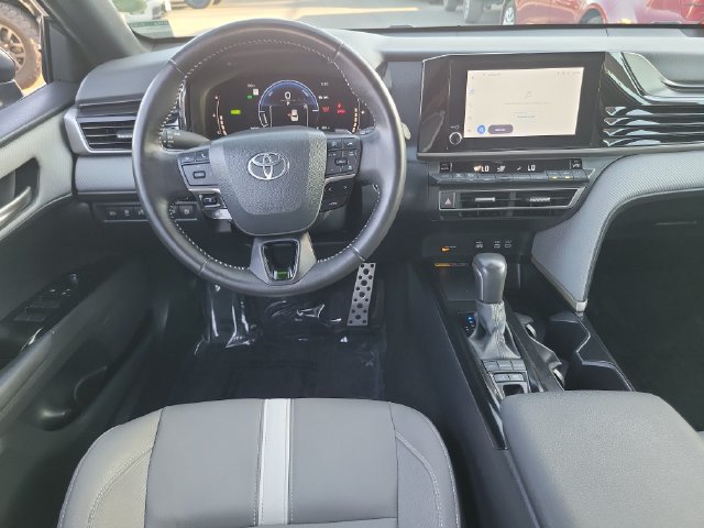 Used 2025 Toyota Camry SE FWD image 4