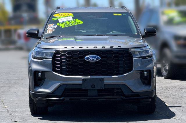 Certified 2025 Ford Explorer ST-Line AWD/4WD image 35