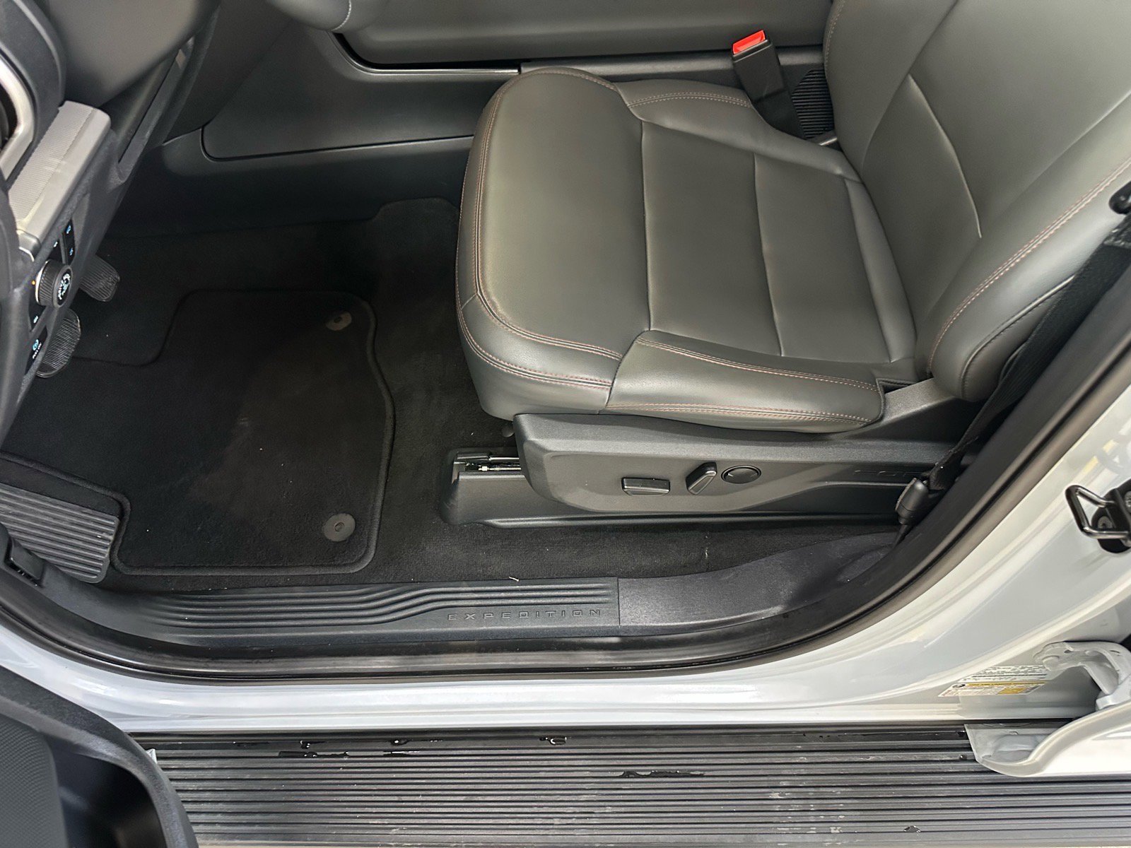 Certified 2025 Ford Expedition Active image 20