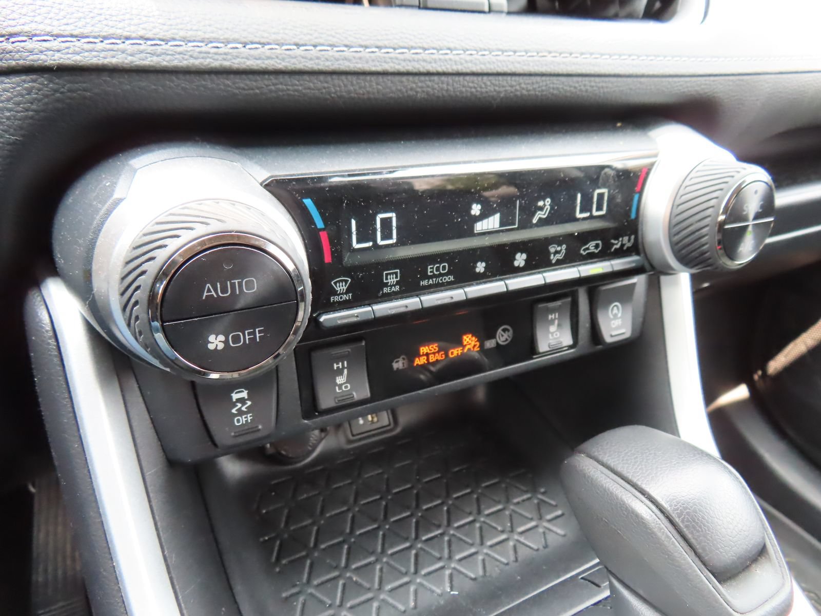 Used 2024 Toyota RAV4 XLE w/ Weather Package AWD/4WD image 23