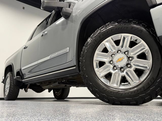 Used 2025 Chevrolet Silverado 2500 High Country w/ High Country Premium Package AWD/4WD image 3