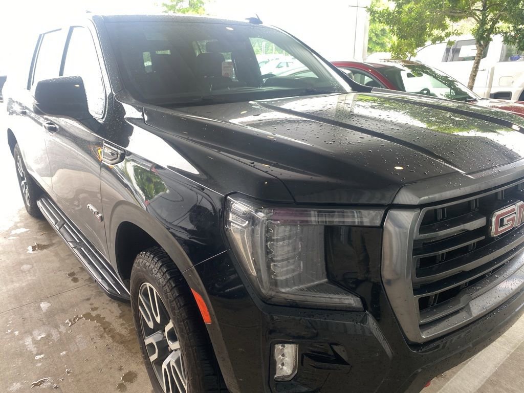 Used 2024 GMC Yukon XL AT4 w/ Technology Package AWD/4WD image 3
