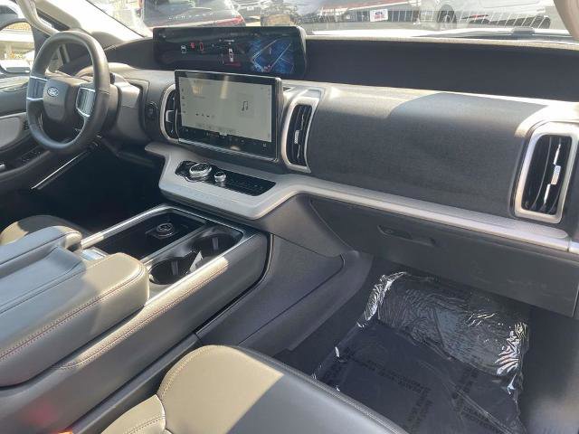 Certified 2025 Ford Expedition Active AWD/4WD image 29