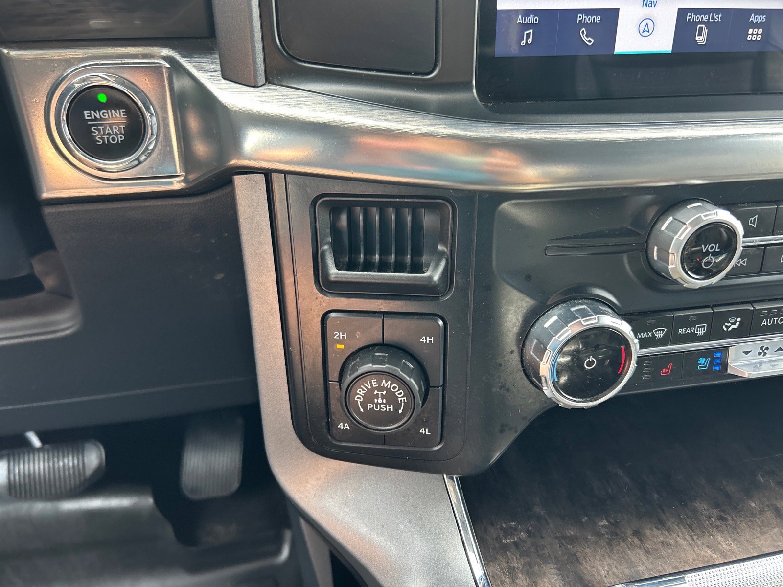 Certified 2023 Ford F150 Lariat w/ Equipment Group 502A High image 32