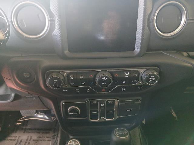 Used 2019 Jeep Wrangler Unlimited Sahara image 16