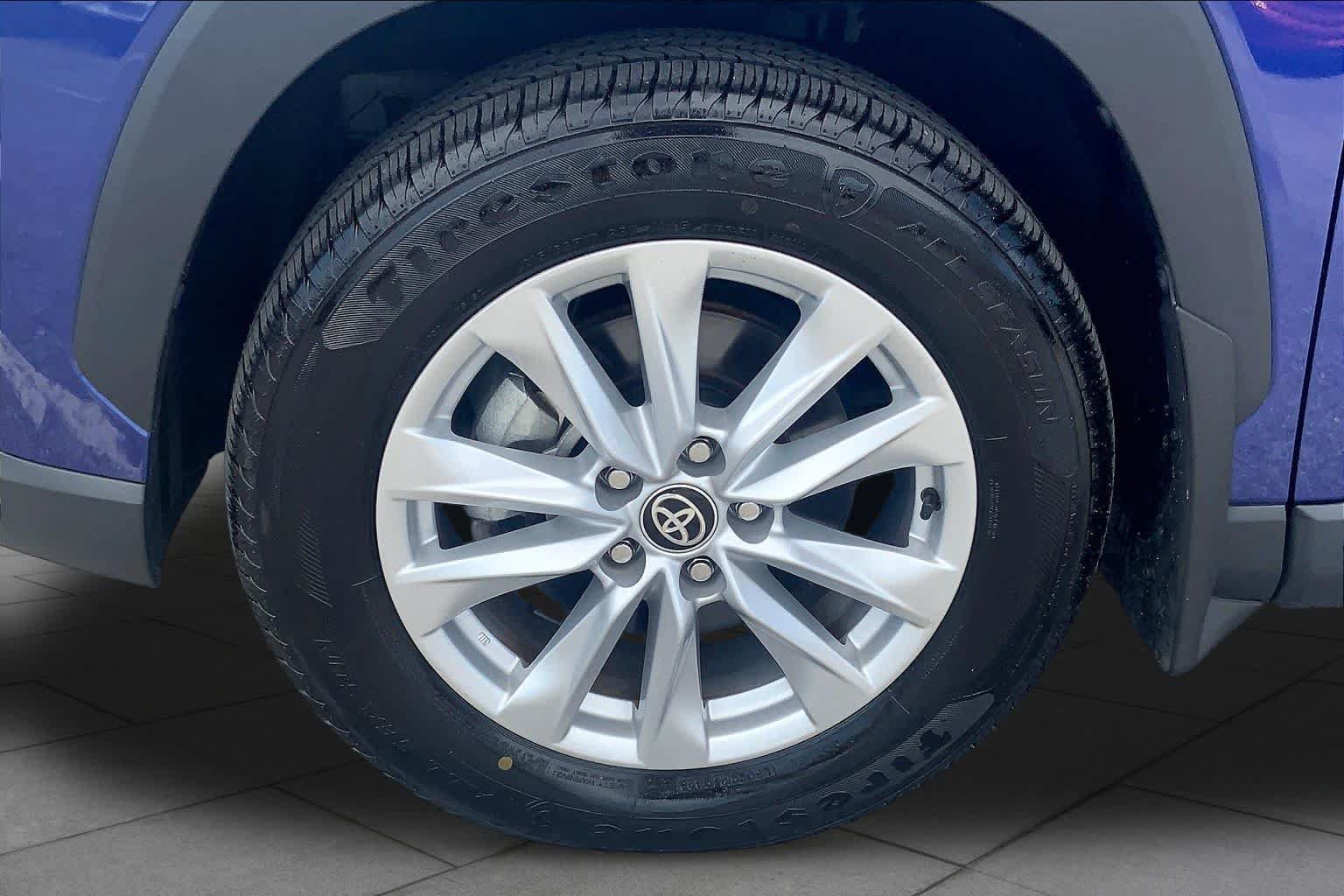Used 2024 Toyota Corolla Cross LE FWD image 11