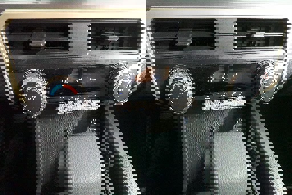 Used 2025 Toyota Tacoma TRD Off-Road image 15