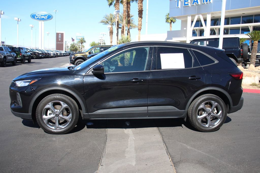 Certified 2025 Ford Escape ST-Line Select image 4