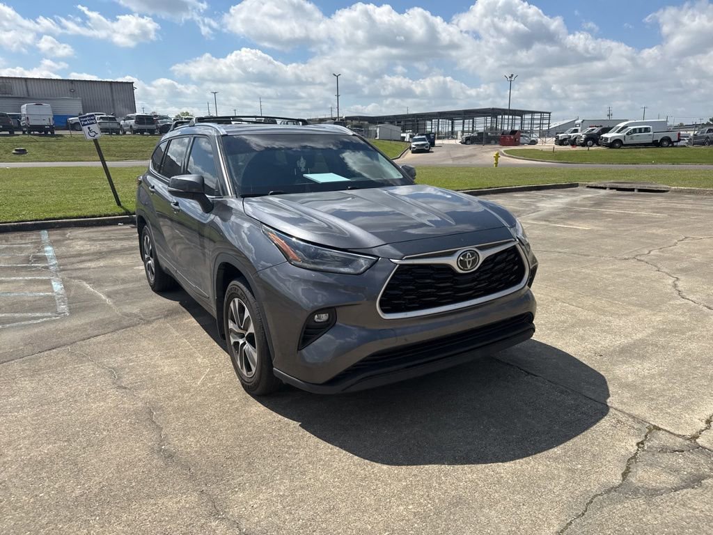 Used 2021 Toyota Highlander XLE image 10