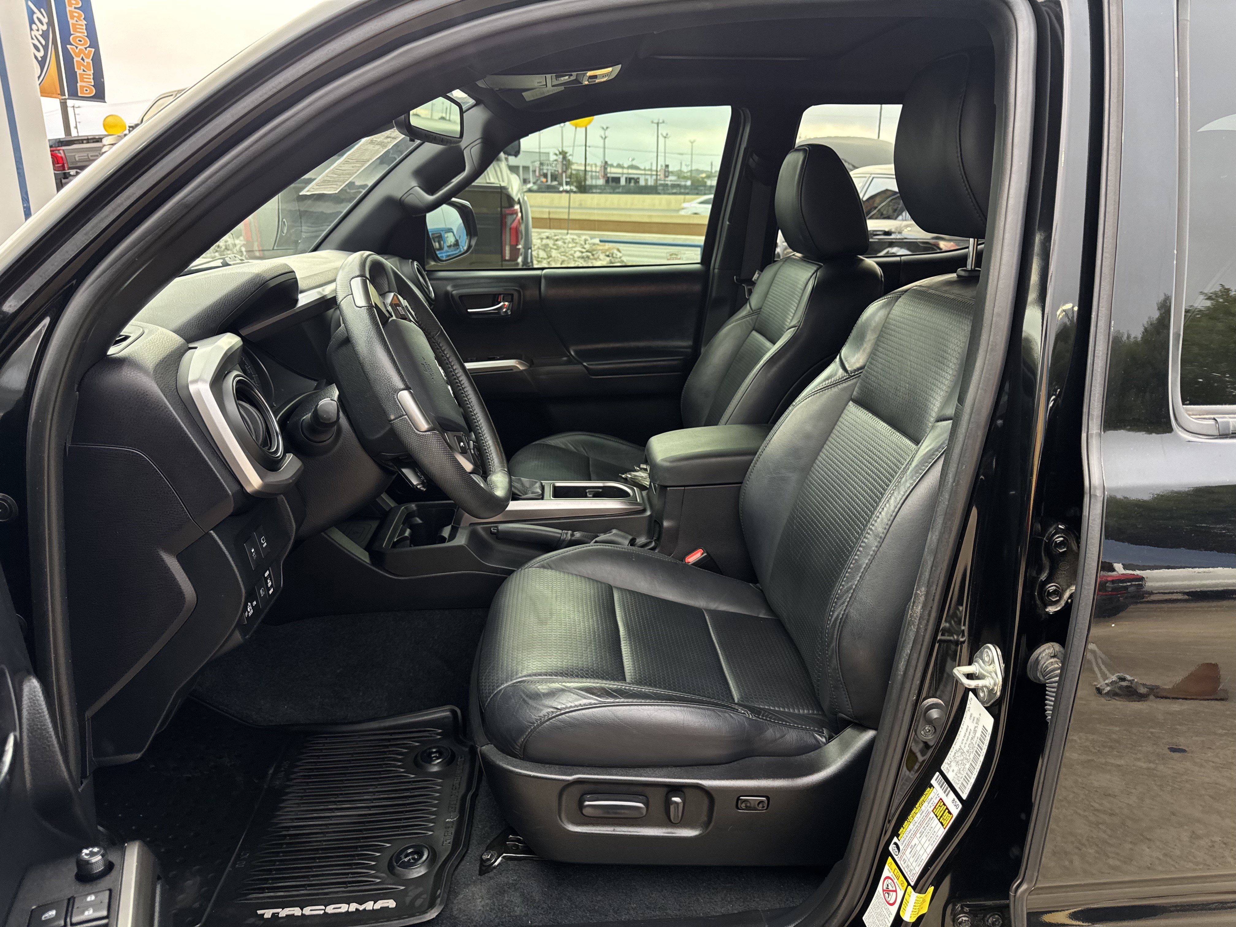 Used 2020 Toyota Tacoma Limited image 17