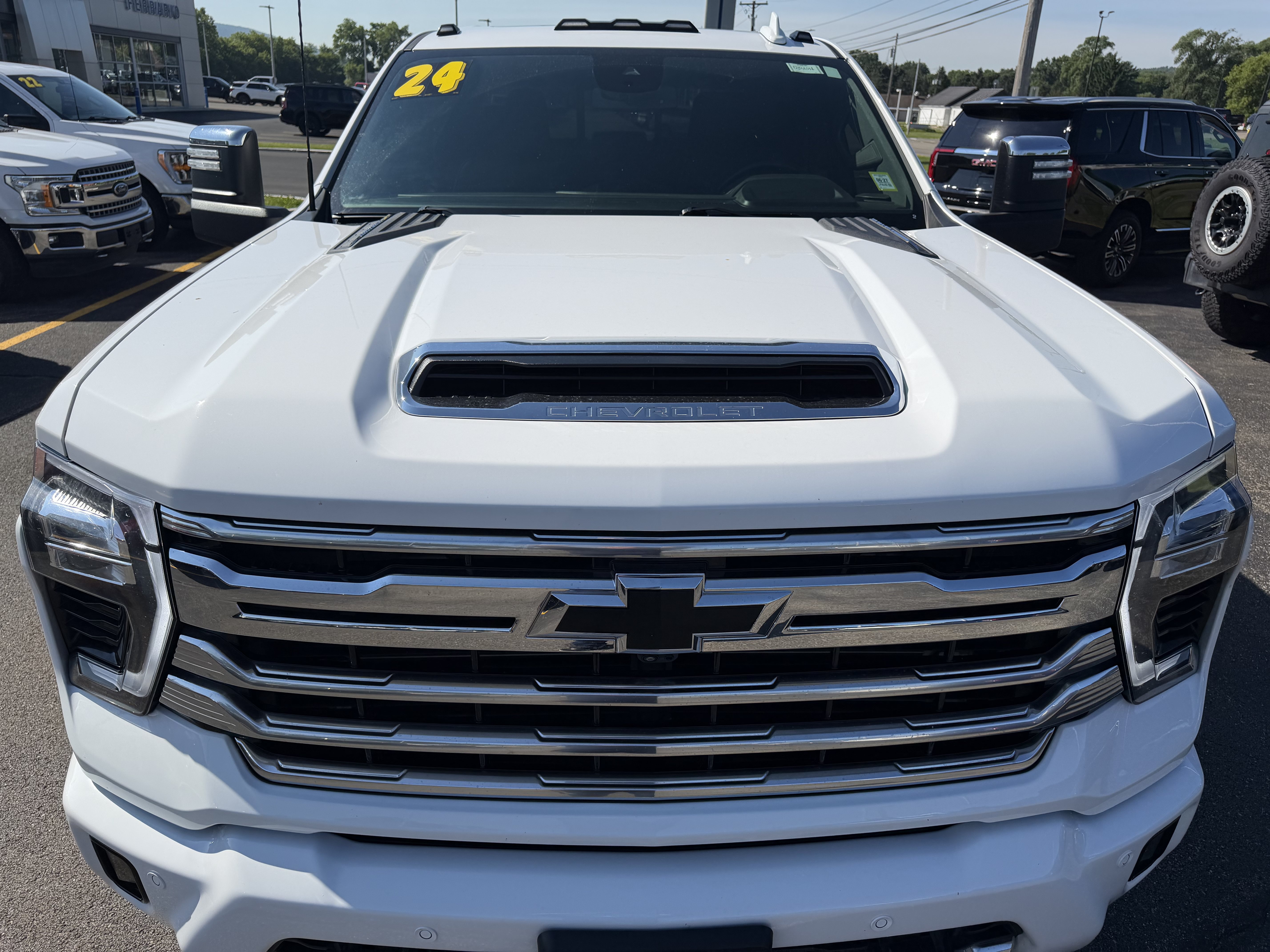 Used 2024 Chevrolet Silverado 2500 High Country AWD/4WD image 5