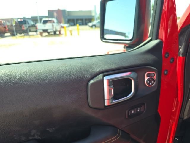 Used 2025 Jeep Wrangler Sahara AWD/4WD image 10