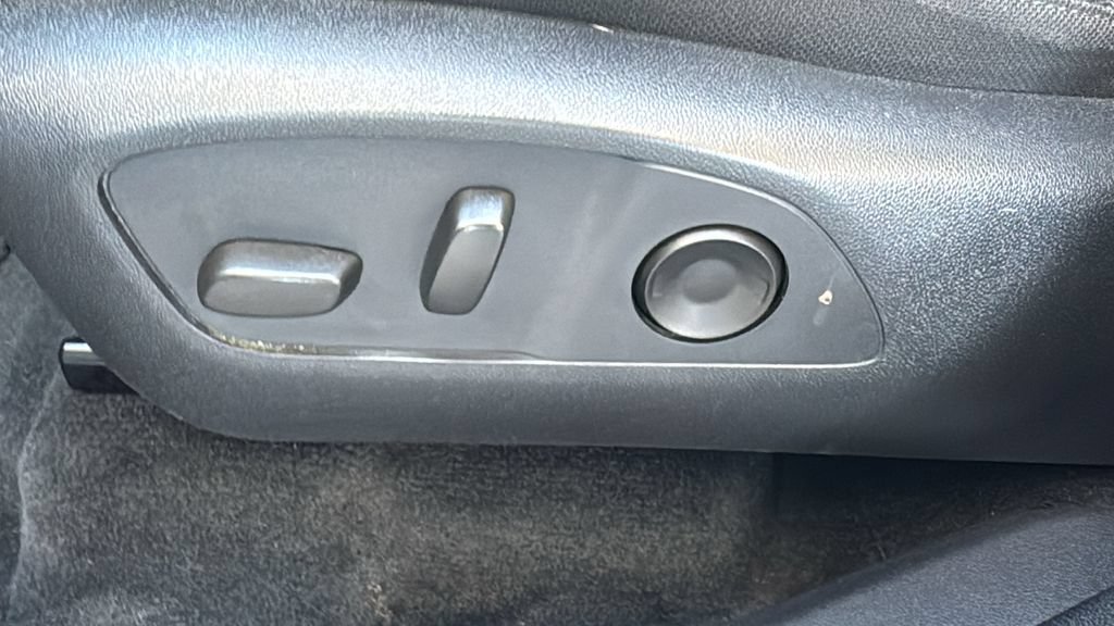 Used 2025 GMC Acadia Elevation FWD image 21