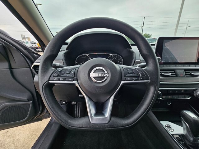 Used 2025 Nissan Altima 2.5 SV FWD image 15