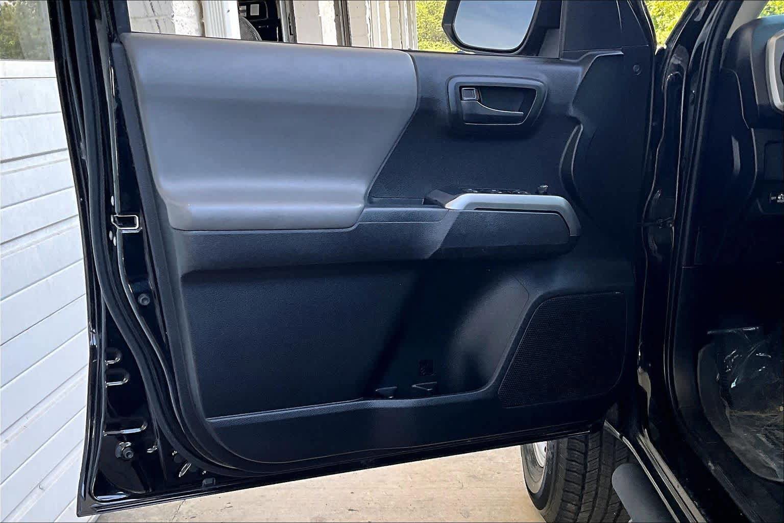 Used 2021 Toyota Tacoma SR5 RWD image 21