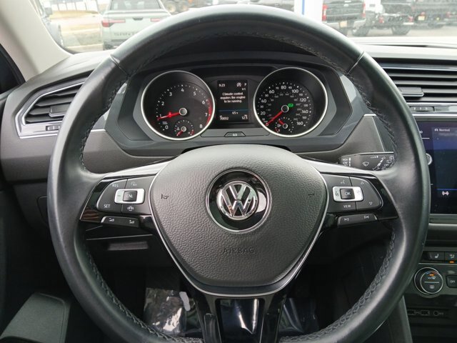 Used 2019 Volkswagen Tiguan SE w/ Panoramic Sunroof Package AWD/4WD image 11