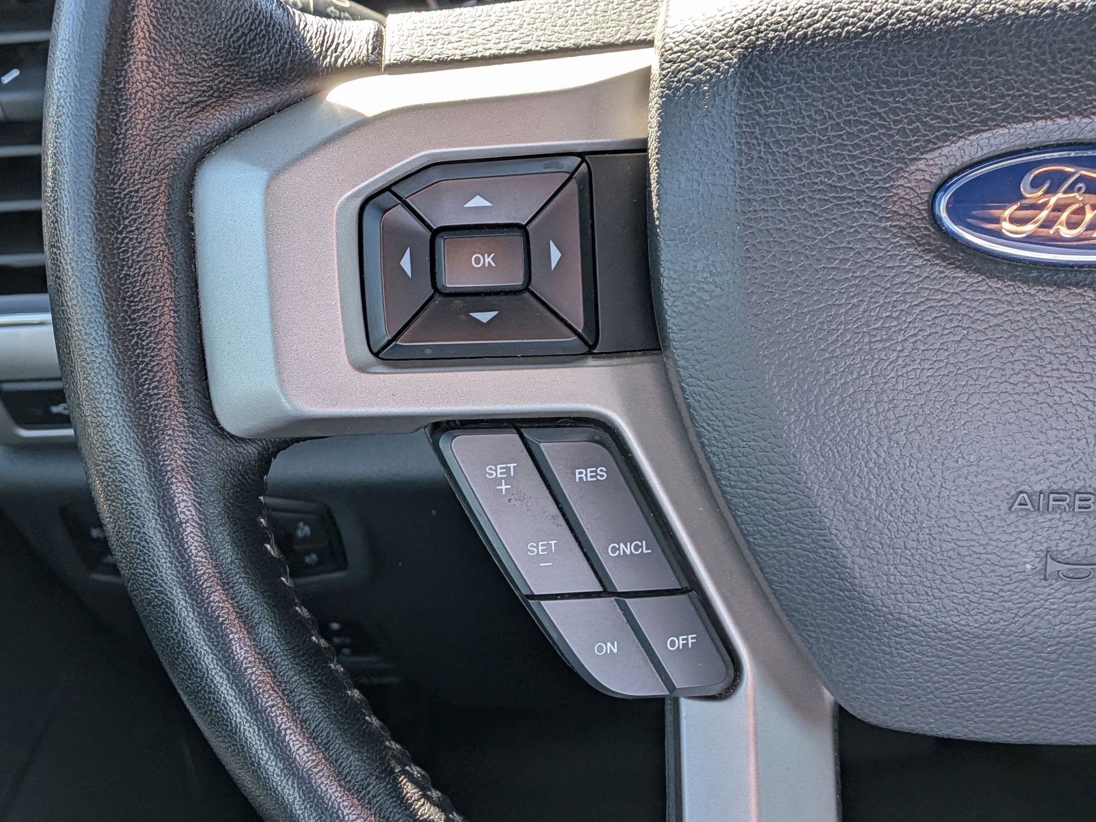 Certified 2022 Ford F350 Lariat w/ Tremor Off-Road Package image 18