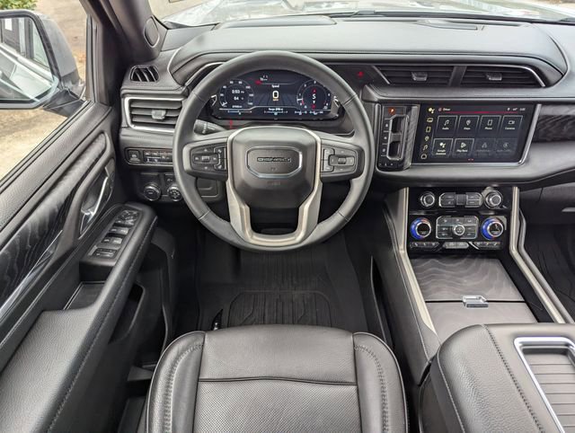 Used 2023 GMC Yukon Denali image 16