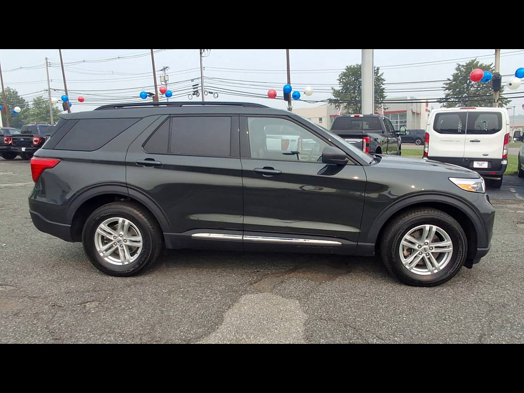 Certified 2023 Ford Explorer XLT w/ Equipment Group 202A AWD/4WD image 9
