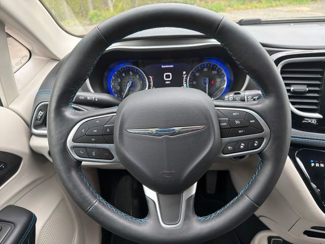 Used 2021 Chrysler Pacifica Touring-L AWD/4WD image 21