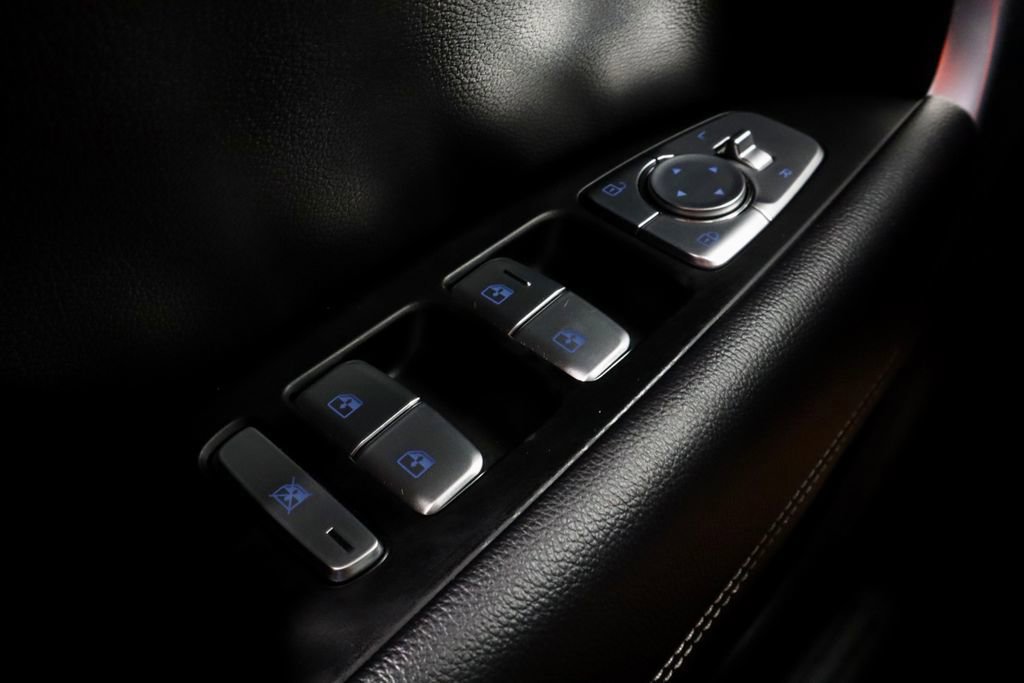 Used 2023 Genesis G70 2.0T image 27