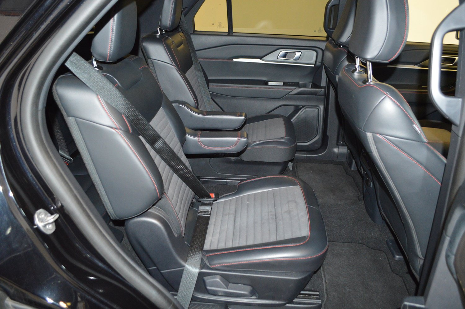 Certified 2025 Ford Explorer ST-Line AWD/4WD image 12