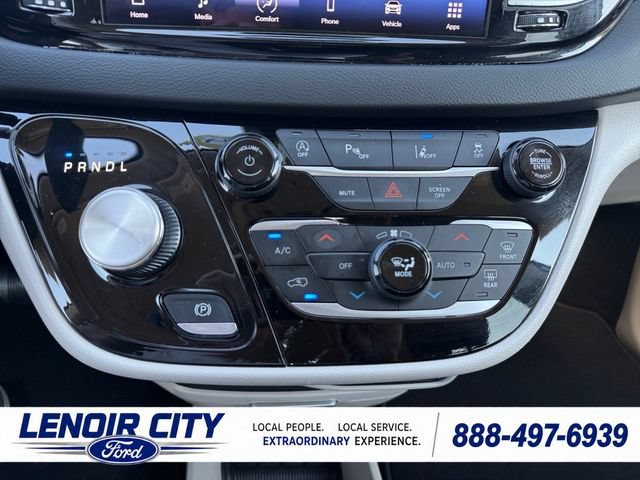 Used 2024 Chrysler Pacifica Touring-L FWD image 26