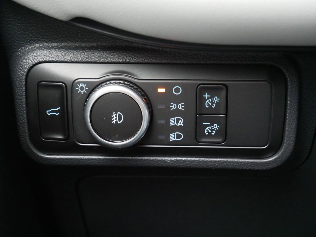 Certified 2025 Ford Explorer Platinum w/ Ultimate Package image 18