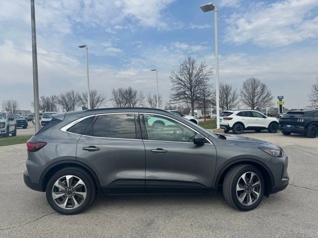 Certified 2024 Ford Escape Platinum w/ Class II Trailer Tow Package image 6