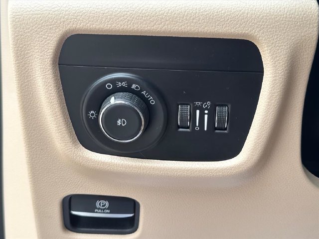 Used 2021 Jeep Grand Cherokee L Limited w/ Luxury Tech Group II AWD/4WD image 18