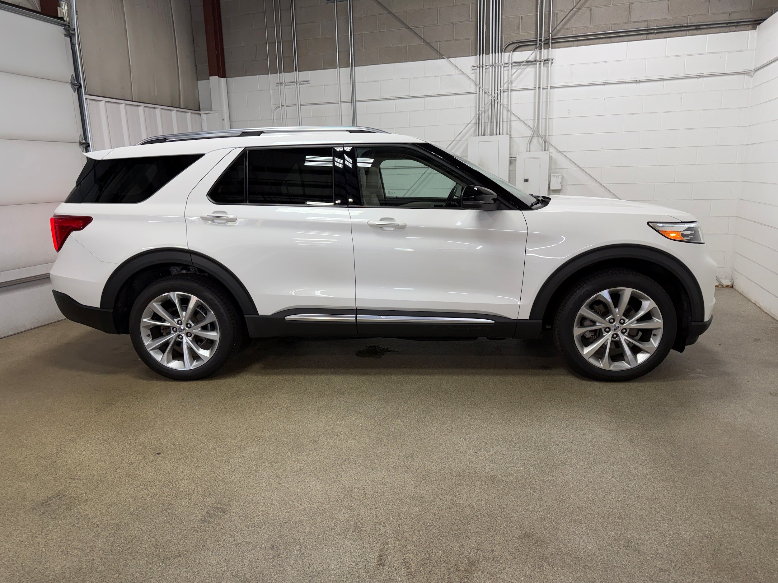 Certified 2021 Ford Explorer Platinum w/ Equipment Group 601A AWD/4WD image 6