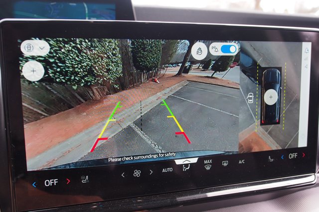 Certified 2025 Ford Expedition Active image 31