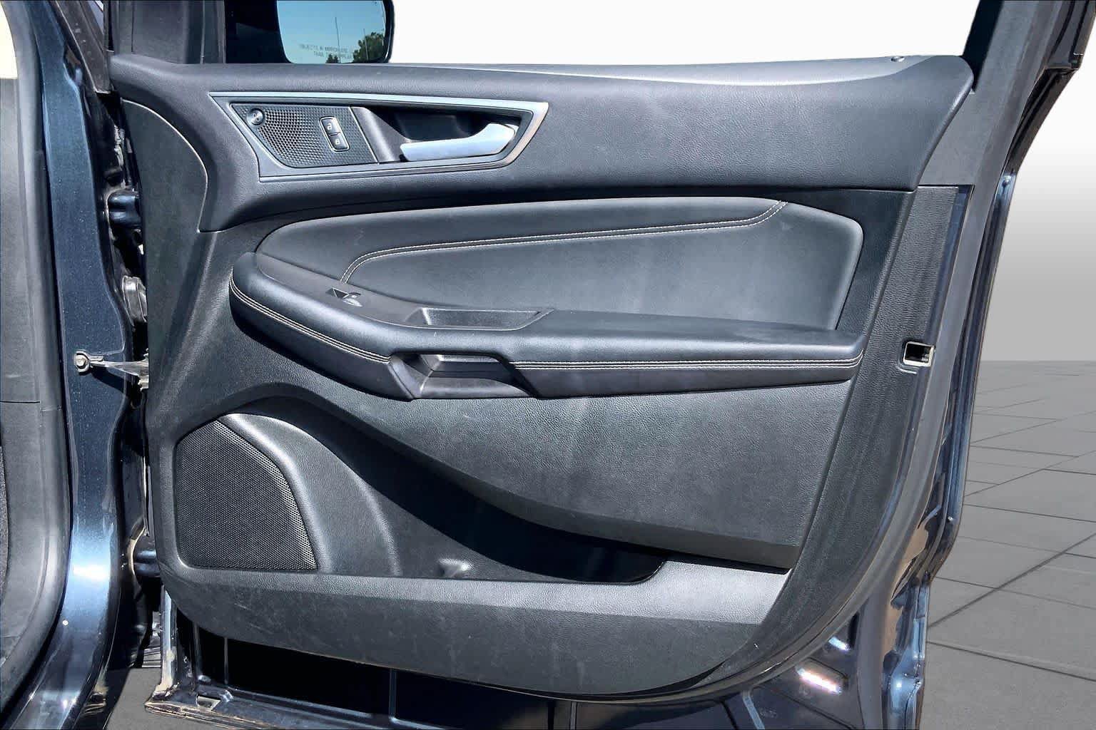 Certified 2024 Ford Edge Titanium AWD/4WD image 23