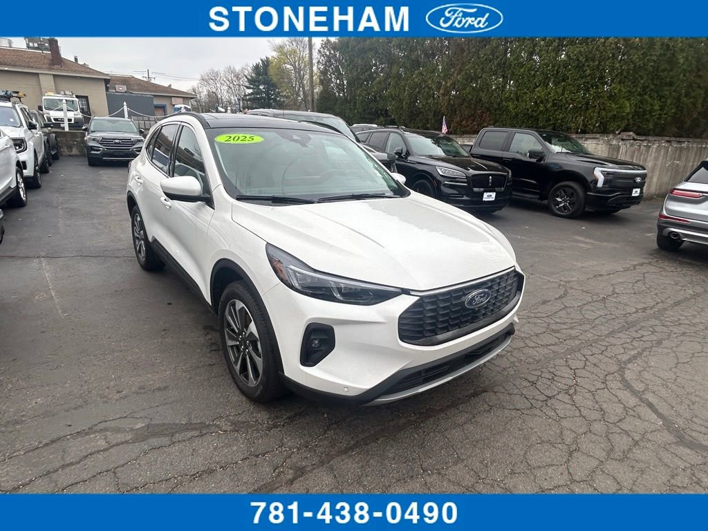Certified 2025 Ford Escape Platinum w/ Premium Technology Package AWD/4WD image 1