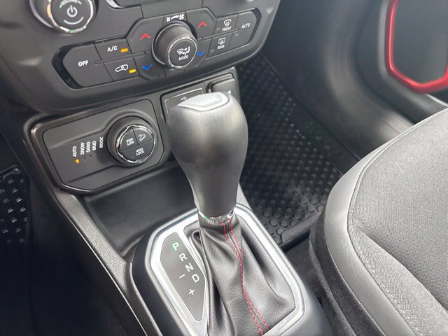 Used 2023 Jeep Renegade Trailhawk AWD/4WD image 29