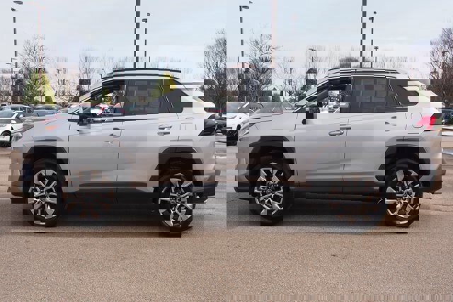Used 2019 Toyota RAV4 XLE Premium image 2